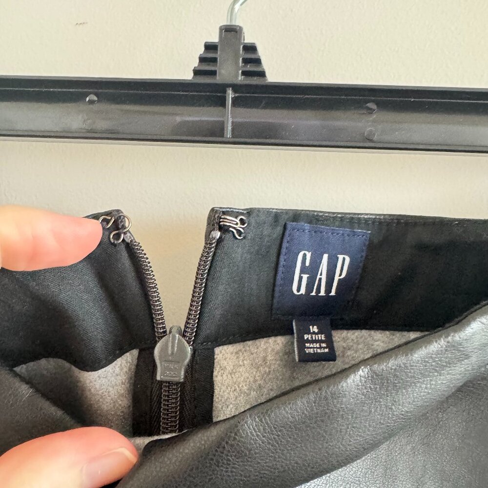 Gap Faux-Leather Mini Skirt - Picture 4 of 8